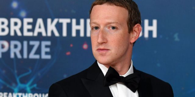 Facebook首席执行官马克·扎克伯格（Mark Zuckerberg）于2019年11月3日抵达加利福尼亚州山景城的美国宇航局艾姆斯研究中心举行的第八届年度突破奖颁奖典礼。 